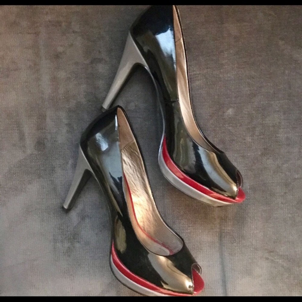 Moda Spana patent peep toe pumps sz10